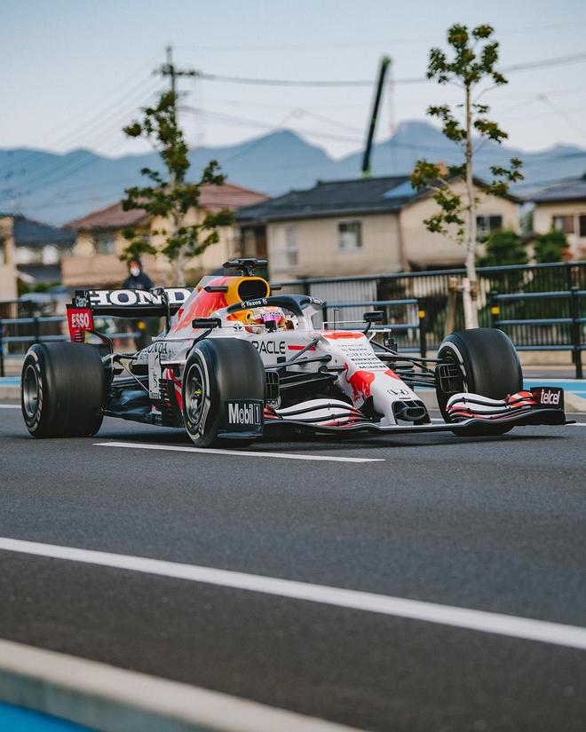 红牛二队完胜阿斯顿马丁，佩雷兹高光表现