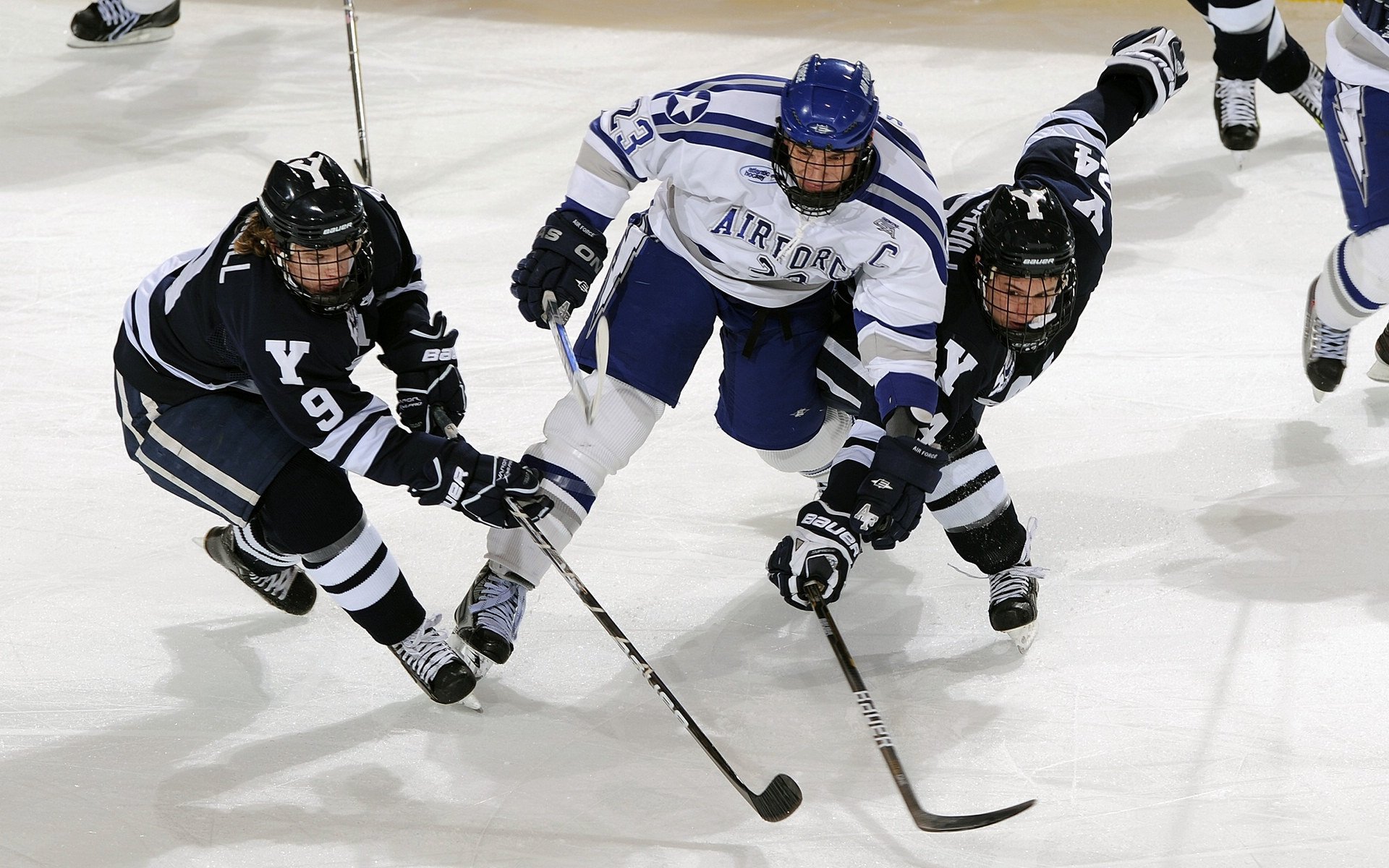 爱游戏2026-当圣西罗的链式防守，在NBA季后赛的喧嚣中悄然奏响
