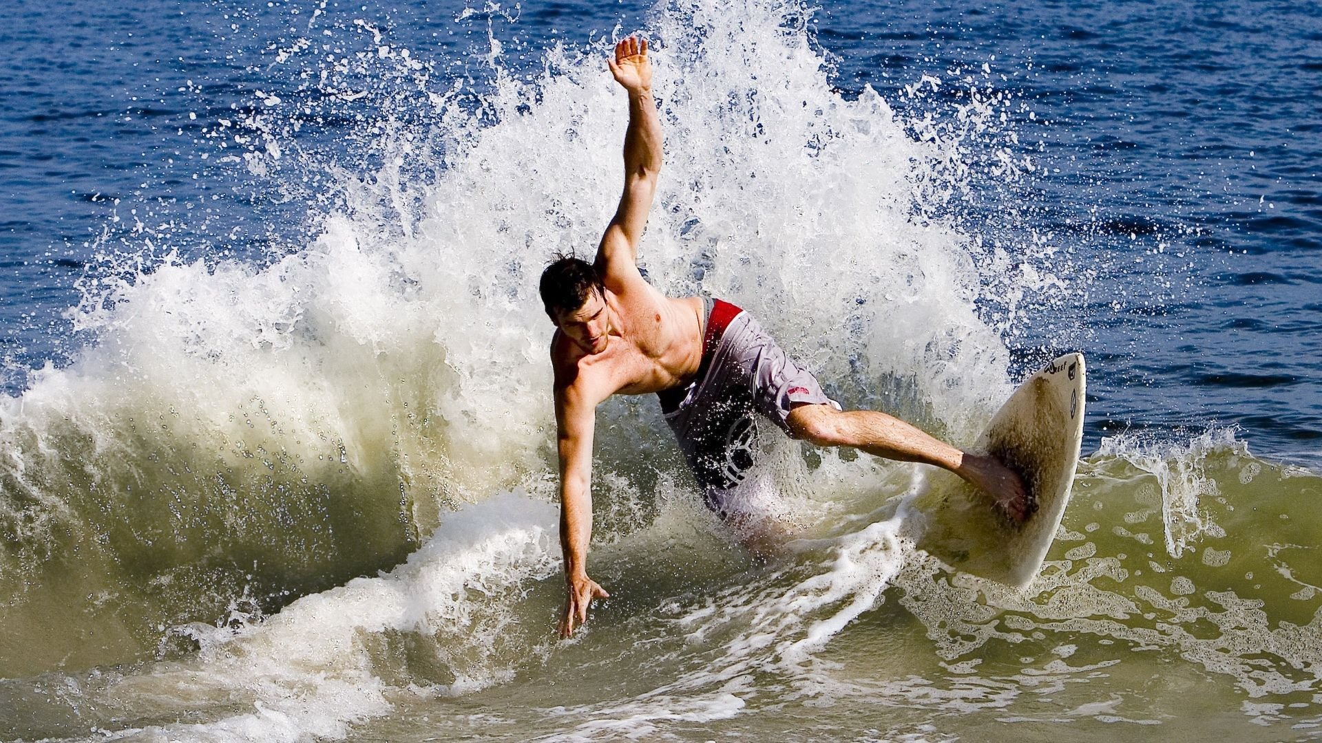 莱万全场最佳无争议，摩纳哥强压洪都拉斯，足球版图上的权力迁徙